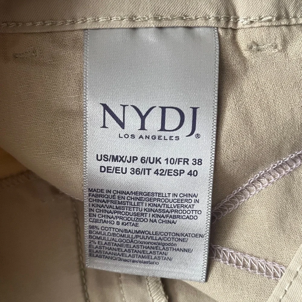 NYDJ women’s size 6 beige Flat Front Shorts